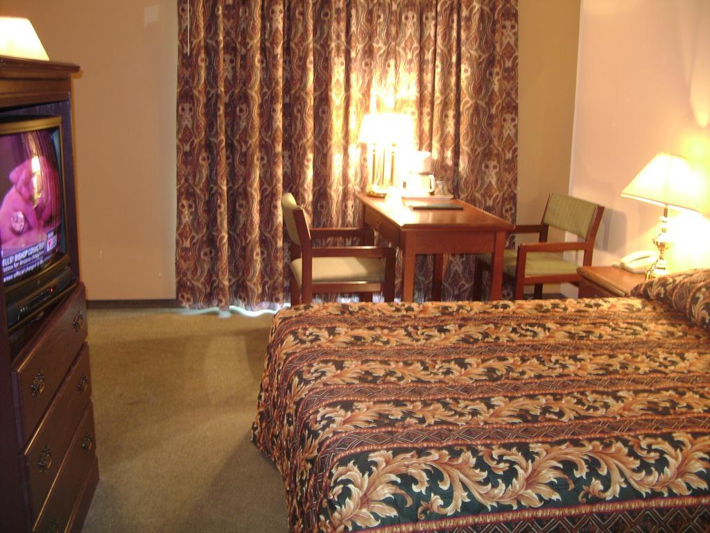 Travelodge By Wyndham Saint-liboire Hotel 3*